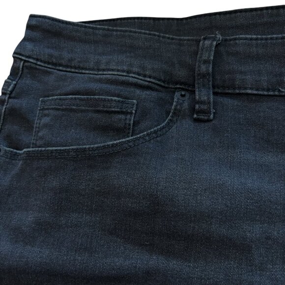 NWT Universal Thread Black Denim Midi Shorts Size 22W Classic 5 Pocket Stretch - Picture 2 of 5
